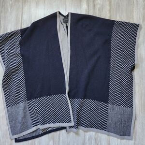 Adrienne Vittadini Cape Shawl Navy Blue Gray Geometric Thick Wool Blend Sz M